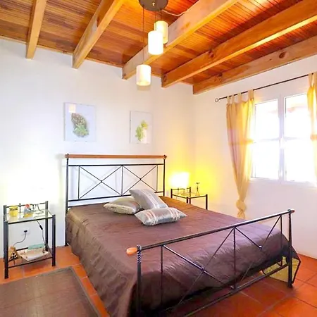 3 Bedrooms House With Sea View And Enclosed Garden At